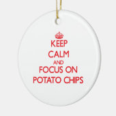 Blijf kalm en concentreer je op aardappelchips keramisch ornament (Links)