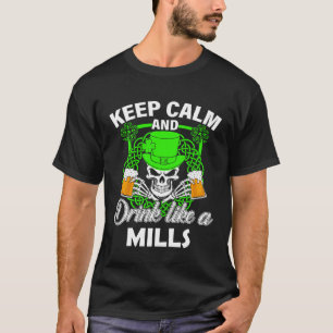Blijf kalm en drink als een MILLS st patricks dag  T-shirt