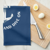 Blijf kalm en duik verder, anker marineblauw theedoek (Quarter Fold)