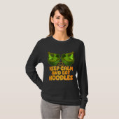 blijf kalm en eet noedels t-shirt (Voorkant volledig)