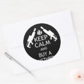 Blijf kalm en koop een vlammenwerper ronde sticker (Envelop)