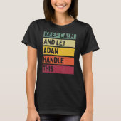 Blijf kalm en laat Adan deze retro quote afhandele T-shirt (Voorkant)