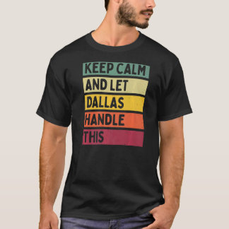 Blijf kalm en laat Dallas dit retro citaat afhande T-shirt