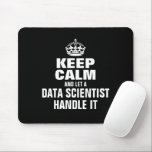 Blijf kalm en laat een data scientist het afhandel muismat<br><div class="desc">Blijf kalm en laat een data scientist het afhandelen Muismat. Grappig cadeau idee voor collega, collega, baas, vriend etc. Moderne typografie sjabloon met kroon. Zwart of aangepaste kleur.</div>