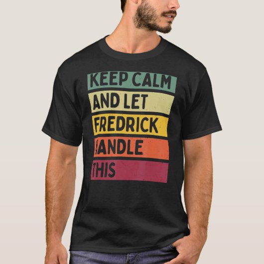 Blijf kalm en laat Fredrick deze retro quote afhan T-shirt (Voorkant)