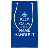 Blijf kalm en laat het grappige blauwe cadeauzakje (Voorkant)