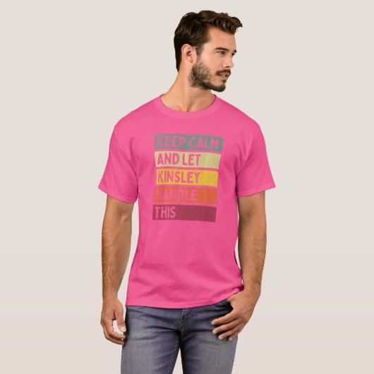 Blijf kalm en laat Kinsley dit citaat retro behand T-shirt (Voorkant volledig)