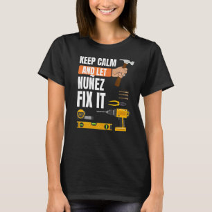 Blijf kalm en laat Nuñez repareren het Handyman Co T-shirt