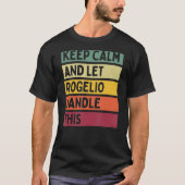 Blijf kalm en laat Rogelio deze retro quote afhand T-shirt (Voorkant)