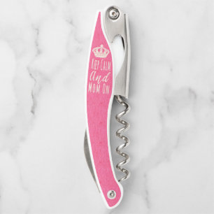 Blijf kalm en mam op grunge roze kurkentrekker