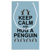 Blijf Kalm en Omhels een Pinguïn Cadeautas (Achterkant)
