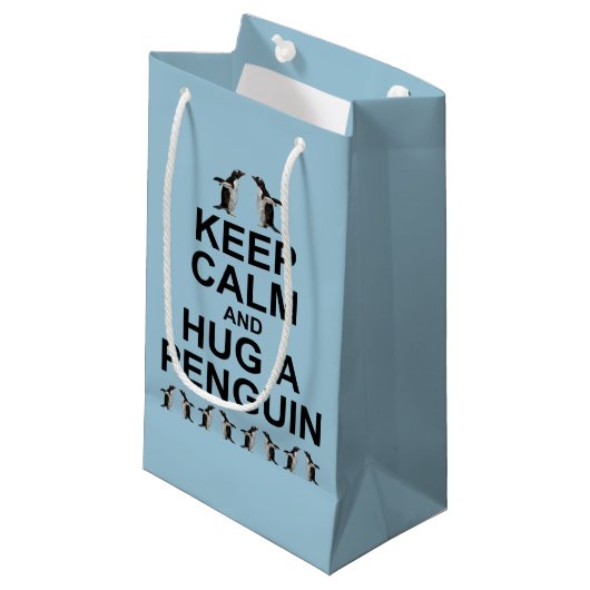Blijf Kalm en Omhels een Pinguïn Cadeautas (Voorkant Gekanteld)