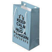 Blijf Kalm en Omhels een Pinguïn Cadeautas (Achterkant Gekanteld)
