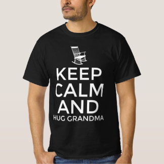 Blijf kalm en omhels oma t-shirt