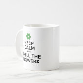 Blijf kalm en ruik de Mok van de bloemenlente (Voorkant links)