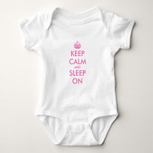 Blijf kalm en slaap op babykleren romper