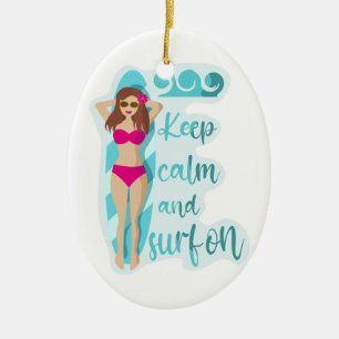 Blijf kalm en surf op brunette meisje kaart keramisch ornament