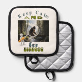 Blijf kalm en zoek naar Bigfoot beste bigfoot Pannenlap (Voorkant / Achterkant)