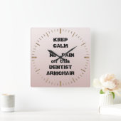 Blijf kalm Geen pijn op deze tandarts armstoel tan Vierkante Klok (Huis)