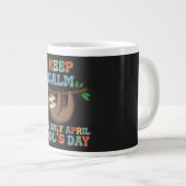 blijf kalm het is maar 1 april grote koffiekop (Voorkant rechts)