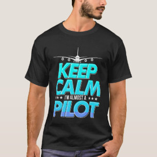 Blijf kalm Ik ben bijna een piloot luchtvaart scho T-shirt