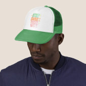"Blijf lief, denk wild" - Speelse positiviteit Des Trucker Pet (In situ)
