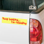 Blijf maar afwachten... ik laad opnieuw. bumpersticker (Op Truck)