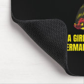 Blijf nooit tussen een meisje en haar Duitse herde Muismat (Hoek)