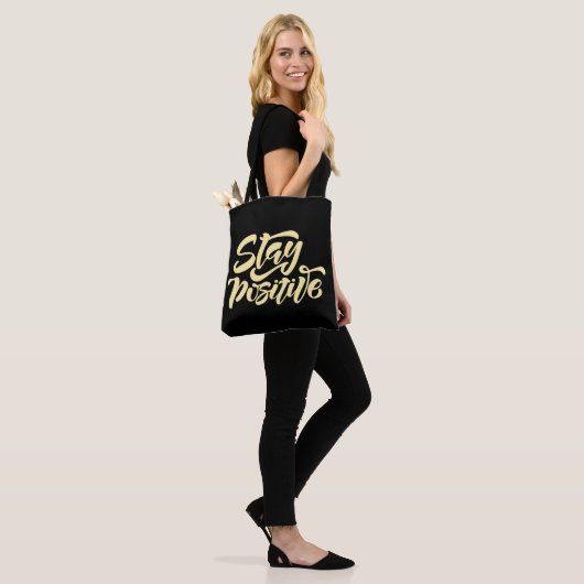 Blijf positief geel tote bag (Op model)