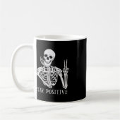 Blijf positief Nooit Beter Skelet Fun Halloween Koffiemok (Links)