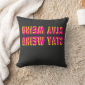 Blijf raar tekst roze kussen (Deken)