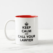 Blijf rustig en bel je advocaat. tweekleurige koffiemok (Links)