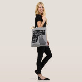 Blijf rustig en blijf thuis met uw kat tote bag (Op model)