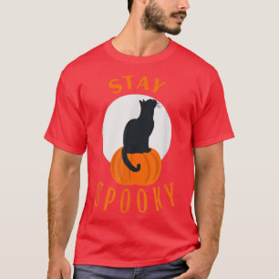 Blijf speky Cute Black Cat op de pompoenharwee zit T-shirt