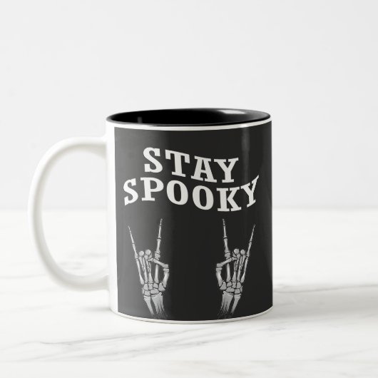Blijf spoky Skeleton Hands Halloween Spooky Cute Tweekleurige Koffiemok (Links)