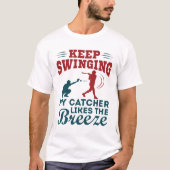 Blijf swingen grappige softbal pitcher speler coac t-shirt (Voorkant)