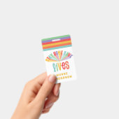 Blijf thuis om levens te redden regenboog kleurrij badge (Handheld)