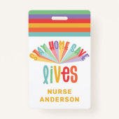 Blijf thuis om levens te redden regenboog kleurrij badge (Achterkant)