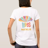Blijf thuis redden levens regenboogkleurig t-shirt (Achterkant)