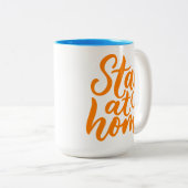 Blijf thuis tweekleurige koffiemok (Voorkant rechts)