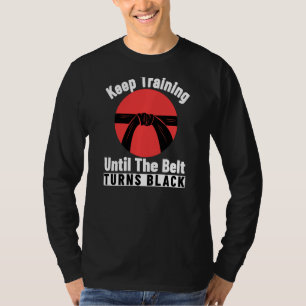 Blijf trainen tot de gordel zwart Karate wordt T-shirt