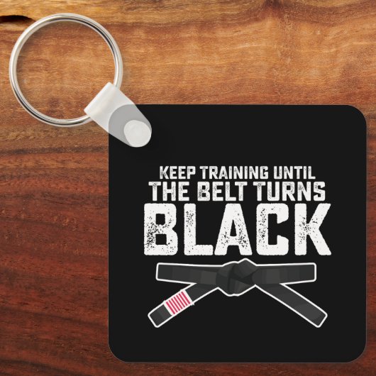 Blijf Trainen Totdat de Band Zwart Wordt Sleutelhanger (Voorkant)