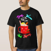 Blijf warm en vrolijk kaneel sneeuwvlokken kerst t-shirt (Voorkant)
