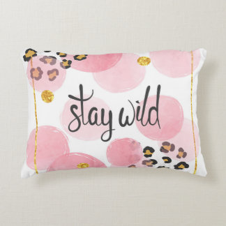 Blijf wild, luipaard print, roze cirkels accent kussen
