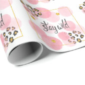 Blijf wild, luipaard print, roze cirkels cadeaupapier (Rol Hoek)