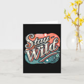 Blijf wilde Sticker trendy handgeschreven typograf Kaart (Gele Bloem)