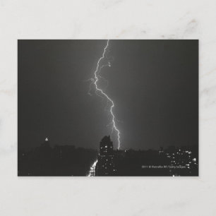 Bliksem boven stad briefkaart