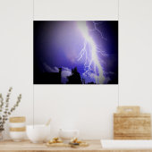 Bliksem in een donkerblauwe lucht poster (Keuken)