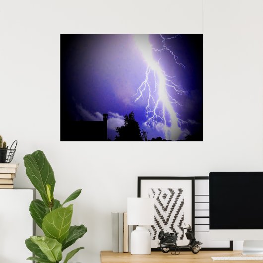 Bliksem in een donkerblauwe lucht poster (Thuiskantoor)