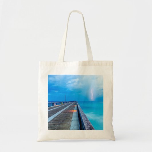 bliksem op Navarra Beach pier Tote Bag (Voorkant)